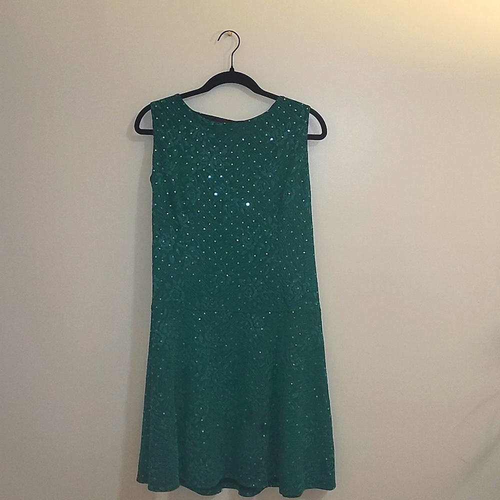 Elegant midi dress for fine events.
